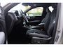 Volvo XC40 T4 Recharge Ultimate Dark | Stoelverwarming | Trekhaak | Parkeercamera | Panoramadak | H/K | BLIS | Pilot Assist | Glossy Black