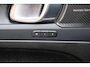 Volvo XC40 T4 Recharge Ultimate Dark | Stoelverwarming | Trekhaak | Parkeercamera | Panoramadak | H/K | BLIS | Pilot Assist | Glossy Black