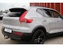 Volvo XC40 T4 Recharge Ultimate Dark | Stoelverwarming | Trekhaak | Parkeercamera | Panoramadak | H/K | BLIS | Pilot Assist | Glossy Black
