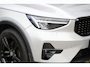 Volvo XC40 T4 Recharge Ultimate Dark | Stoelverwarming | Trekhaak | Parkeercamera | Panoramadak | H/K | BLIS | Pilot Assist | Glossy Black