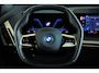 BMW iX xDrive40 Excellence 77 kWh Trekhaak - Panoramadak - Driving Assistant Professional - Harman Kardon - Getinte Ruiten - Clear&Bold' kristalelementen - Warmte Comfortpakket voor en achter -