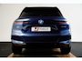 BMW iX xDrive40 Excellence 77 kWh Trekhaak - Panoramadak - Driving Assistant Professional - Harman Kardon - Getinte Ruiten - Clear&Bold' kristalelementen - Warmte Comfortpakket voor en achter -