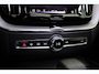 Volvo XC60 2.0 T8 PHEV 455PK AWD Ultra Black Edition Panoramadak, Volleder, Trekhaak, Soh 100%