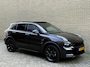 Lynk & Co 01 1.5 PHEV 261pk | Blackline | Zwarte hemel | Rolhoes | 360 camera | Panoramadak | 20 inch velgen | Adaptieve cruise | Navigatie | CarPlay | Keyless | LED | DAB | Infinity | Stoelverwarming | Elektrische achterklep | Volledig dealeronderhouden | Fabrieksgarantie