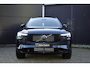 Volvo XC90 T8 Plug-in hybrid AWD Ultra Dark Exec. Ed. | Verwarmde, Geventileerde en Masserende Voorstoelen | Luchtvering | Panoramisch Schuif-/Kanteldak | 360º Camera | Getint Glas | Bowers & Wilkins | 22" velgen
