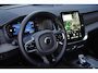 Volvo XC90 T8 Plug-in hybrid AWD Ultra Dark Exec. Ed. | Verwarmde, Geventileerde en Masserende Voorstoelen | Luchtvering | Panoramisch Schuif-/Kanteldak | 360º Camera | Getint Glas | Bowers & Wilkins | 22" velgen
