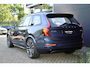 Volvo XC90 T8 Plug-in hybrid AWD Ultra Dark Exec. Ed. | Verwarmde, Geventileerde en Masserende Voorstoelen | Luchtvering | Panoramisch Schuif-/Kanteldak | 360º Camera | Getint Glas | Bowers & Wilkins | 22" velgen