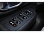 Volvo XC90 T8 Plug-in hybrid AWD Ultra Dark Exec. Ed. | Verwarmde, Geventileerde en Masserende Voorstoelen | Luchtvering | Panoramisch Schuif-/Kanteldak | 360º Camera | Getint Glas | Bowers & Wilkins | 22" velgen