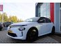 Lancia Ypsilon LX 156PK 54 kWh | EXCLUSIVE PACK: (FLUWELEN "RUGGINE" STOELBEKLEDING, ELEKTRISCH VERSTELBARE & VERWARMBARE VOORSTOELEN, KEYLESS ENTRY) | NAVIGATIE | RIJSTROOKASSISTENT L2 | BIANCO QUARZO MET ZWART DAK | 17" LICHTMETALEN VELGEN "MONDRIAN" | PARKEERSENSOREN VOOR & ACHTER MET CAMERA VOOR EN ACHTERZIJDE | WARMTEPOMP | DRAADLOOS APPLE CARPLAY/ANDROID AUTO | NAVIGATIE | ADAPTIVE CRUISE CONTROL | DODEHOEK DETECTIE | KEYLESS START | DRAADLOZE TELEFOONLADER | AUTOMATISCHE REGENSENSOR | AUTOMATISCH GROOTLICHT | AMBIENT LIGHTNING SFEERVERLICHTING | S.A.L.A. HUB |