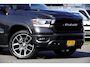 Dodge Ram 1500 5.7 V8 4x4 Crew Cab 5'7 Laramie Adaptieve Cruise, 360 Camera, PANO, Carplay, Luchtvering, LED, Leder, 3500kg Trekhaak, Stoelverwarming, Uniek!