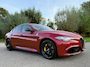 Alfa Romeo Giulia 2.9 V6 Quadrifoglio Automaat | Carbon | Harman & Kardon | Akrapovic | Leder/Alcantara | Stuur- & Stoelverwarming