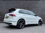 Volkswagen Tiguan R-LINE PARELMOER | PANO | TREKHAAK | 360 CAMERA | TRAVEL ASSIST |
