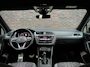 Volkswagen Tiguan R-LINE PARELMOER | PANO | TREKHAAK | 360 CAMERA | TRAVEL ASSIST |