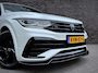 Volkswagen Tiguan R-LINE PARELMOER | PANO | TREKHAAK | 360 CAMERA | TRAVEL ASSIST |
