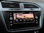 Volkswagen Tiguan R-LINE PARELMOER | PANO | TREKHAAK | 360 CAMERA | TRAVEL ASSIST |