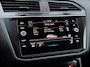 Volkswagen Tiguan R-LINE PARELMOER | PANO | TREKHAAK | 360 CAMERA | TRAVEL ASSIST |