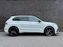 Volkswagen Tiguan R-LINE PARELMOER | PANO | TREKHAAK | 360 CAMERA | TRAVEL ASSIST |