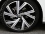 Volkswagen Golf 1.5 eTSI R-Line | Automaat | Panoramadak | Privacy Glass | Virtual Cockpit | Camera | Stoelverwarming | Sfeerverlichting |