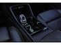 Volvo XC40 B3 Plus Dark - IntelliSafe Assist & Surround - 360º Camera - Harman/Kardon audio - Verwarmde voorstoelen & stuur - Parkeersensoren voor & achter - Elektr. bedienb. voorstoelen met geheugen links - Draadloze tel. lader - Standkachel - Extra getint glas - 18' LMV