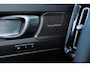 Volvo XC40 B3 Plus Dark - IntelliSafe Assist & Surround - 360º Camera - Harman/Kardon audio - Verwarmde voorstoelen & stuur - Parkeersensoren voor & achter - Elektr. bedienb. voorstoelen met geheugen links - Draadloze tel. lader - Standkachel - Extra getint glas - 18' LMV