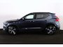 Volvo XC40 B3 Plus Dark - IntelliSafe Assist & Surround - 360º Camera - Harman/Kardon audio - Verwarmde voorstoelen & stuur - Parkeersensoren voor & achter - Elektr. bedienb. voorstoelen met geheugen links - Draadloze tel. lader - Standkachel - Extra getint glas - 18' LMV