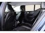 Volvo XC40 B3 Plus Dark - IntelliSafe Assist & Surround - 360º Camera - Harman/Kardon audio - Verwarmde voorstoelen & stuur - Parkeersensoren voor & achter - Elektr. bedienb. voorstoelen met geheugen links - Draadloze tel. lader - Standkachel - Extra getint glas - 18' LMV