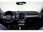Volvo XC40 B3 Plus Dark - IntelliSafe Assist & Surround - 360º Camera - Harman/Kardon audio - Verwarmde voorstoelen & stuur - Parkeersensoren voor & achter - Elektr. bedienb. voorstoelen met geheugen links - Draadloze tel. lader - Standkachel - Extra getint glas - 18' LMV
