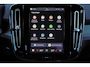 Volvo XC40 B3 Plus Dark - IntelliSafe Assist & Surround - 360º Camera - Harman/Kardon audio - Verwarmde voorstoelen & stuur - Parkeersensoren voor & achter - Elektr. bedienb. voorstoelen met geheugen links - Draadloze tel. lader - Standkachel - Extra getint glas - 18' LMV
