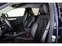 Volvo XC40 B3 Plus Dark - IntelliSafe Assist & Surround - 360º Camera - Harman/Kardon audio - Verwarmde voorstoelen & stuur - Parkeersensoren voor & achter - Elektr. bedienb. voorstoelen met geheugen links - Draadloze tel. lader - Standkachel - Extra getint glas - 18' LMV