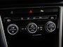 Volkswagen T-Roc 1.0 TSI Style | Afneembare trekhaak | Achteruitrijcamera | Apple carplay / Android auto | Climate control |
