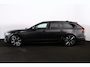 Volvo V90 T6 Recharge AWD Plus Dark - IntelliSafe Assist & Surround - 360º Camera - Adaptieve LED koplampen - Verwarmde voorstoelen, stuur & achterbank - Parkeersensoren voor & achter - Elektr. bedienb. voorstoelen met geheugen - Extra getint glas - Inklapbare trekhaak - 19' LMV