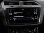 Volkswagen Tiguan 1.5 TSI ACT R-Line 150PK DSG | Black Style | Trekhaak | Panoramadak | Elektrische achterklep | Head-Up Display | 20'' Suzuka | Camera | Navigatie | Cruise control |