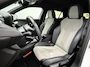 Peugeot e-2008 EV GT 50 kWh SOH 91,7% | Panoramadak | Adaptive Cruise | Park Assist | 3D i-Cockpit | Full-Led | Sfeerverlichting