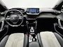 Peugeot e-2008 EV GT 50 kWh SOH 91,7% | Panoramadak | Adaptive Cruise | Park Assist | 3D i-Cockpit | Full-Led | Sfeerverlichting