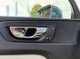 Volvo XC60 2.0 T8 Twin Engine AWD Momentum | Schuif-/ kanteldak| Keyless Entry| Semi-elektrisch inklapbare trekhaak| Elektrische bedienbare voorstoelen| Elektrisch bedienbare achterklep|