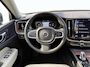 Volvo XC60 2.0 T8 Twin Engine AWD Momentum | Schuif-/ kanteldak| Keyless Entry| Semi-elektrisch inklapbare trekhaak| Elektrische bedienbare voorstoelen| Elektrisch bedienbare achterklep|