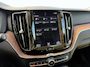 Volvo XC60 2.0 T8 Twin Engine AWD Momentum | Schuif-/ kanteldak| Keyless Entry| Semi-elektrisch inklapbare trekhaak| Elektrische bedienbare voorstoelen| Elektrisch bedienbare achterklep|