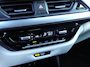 Suzuki Swift 1.2 Edition 60 Smart Hybrid UIT VOORRAAD LEVERBAAR! Lederen bekleding, Suzuki Logo's & Licht metalen Velgen Zwart