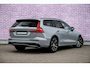 Volvo V60 2.0 T8 Plug-in Hybrid AWD Plus Dark | SOH:100% | PHEV Long Range | Trekhaak | Sportstoelen | Panoramadak | Harman Kardon Audio | Head-up Display | 360 Graden Camera | Stoelverwarming voor en achter | Keyless Entry | Elektrische Achterklep | Elektrisch Verstelbare Voorstoelen | Cruise Control Adaptief | BLIS | Google Navigatie | Apple Carplay | Android Auto