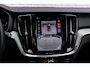 Volvo V60 2.0 T8 Plug-in Hybrid AWD Plus Dark | SOH:100% | PHEV Long Range | Trekhaak | Sportstoelen | Panoramadak | Harman Kardon Audio | Head-up Display | 360 Graden Camera | Stoelverwarming voor en achter | Keyless Entry | Elektrische Achterklep | Elektrisch Verstelbare Voorstoelen | Cruise Control Adaptief | BLIS | Google Navigatie | Apple Carplay | Android Auto
