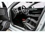 Volvo V60 2.0 T8 Plug-in Hybrid AWD Plus Dark | SOH:100% | PHEV Long Range | Trekhaak | Sportstoelen | Panoramadak | Harman Kardon Audio | Head-up Display | 360 Graden Camera | Stoelverwarming voor en achter | Keyless Entry | Elektrische Achterklep | Elektrisch Verstelbare Voorstoelen | Cruise Control Adaptief | BLIS | Google Navigatie | Apple Carplay | Android Auto