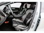 Volvo V60 2.0 T8 Plug-in Hybrid AWD Plus Dark | SOH:100% | PHEV Long Range | Trekhaak | Sportstoelen | Panoramadak | Harman Kardon Audio | Head-up Display | 360 Graden Camera | Stoelverwarming voor en achter | Keyless Entry | Elektrische Achterklep | Elektrisch Verstelbare Voorstoelen | Cruise Control Adaptief | BLIS | Google Navigatie | Apple Carplay | Android Auto