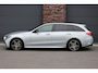 Mercedes-Benz C-klasse Estate 300 e AMG Line | Panoramadak | Distronic | Memory | Trekhaak | Digital Light | Surround Camera | Keyless Go | Dodehoekassistent |