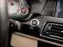 BMW 5-Serie 528i High Executive 245Pk Automaat (SCHUIFDAK, NAP, GROOT NAVI, LEDER, GETINT GLAS, ELEK SPORTSTOELEN, ZWART HEMEL, STOELVERWARMING, PARKEERSENSOREN, XENON, NIEUWSTAAT)