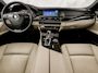 BMW 5-Serie 528i High Executive 245Pk Automaat (SCHUIFDAK, NAP, GROOT NAVI, LEDER, GETINT GLAS, ELEK SPORTSTOELEN, ZWART HEMEL, STOELVERWARMING, PARKEERSENSOREN, XENON, NIEUWSTAAT)