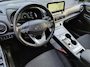 Hyundai Kona Electric EV Fashion 39 kWh / SOH 94% / Dealer onderhouden / CCS snelladen / Achteruitrijcamera / Warmtepomp / Head Up Display / Apple Carplay Android Auto / Draadloze telefoon lader / Krell Audio Systeem / Keyless Entry/Start /