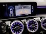 Mercedes-Benz A-klasse 180 AMG Line Automaat (FABRIEKSGARANTIE, APPLE CARPLAY, GROOT NAVI, SFEERVERLICHTING, CAMERA, KUIPSTOELEN, STOELVERWARMING, GETINT GLAS, NIEUWSTAAT)