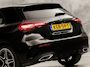 Mercedes-Benz A-klasse 180 AMG Line Automaat (FABRIEKSGARANTIE, APPLE CARPLAY, GROOT NAVI, SFEERVERLICHTING, CAMERA, KUIPSTOELEN, STOELVERWARMING, GETINT GLAS, NIEUWSTAAT)