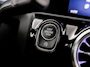 Mercedes-Benz A-klasse 180 AMG Line Automaat (FABRIEKSGARANTIE, APPLE CARPLAY, GROOT NAVI, SFEERVERLICHTING, CAMERA, KUIPSTOELEN, STOELVERWARMING, GETINT GLAS, NIEUWSTAAT)