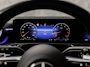 Mercedes-Benz A-klasse 180 AMG Line Automaat (FABRIEKSGARANTIE, APPLE CARPLAY, GROOT NAVI, SFEERVERLICHTING, CAMERA, KUIPSTOELEN, STOELVERWARMING, GETINT GLAS, NIEUWSTAAT)